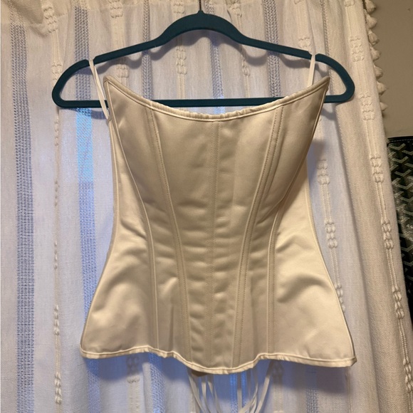 Perfect Corset - Picture 3 of 6